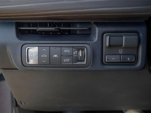 New 2025 GMC Sierra EV Denali image 28