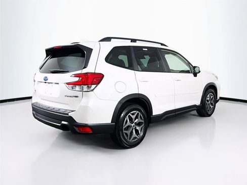 Used 2021 Subaru Forester Premium AWD/4WD image 11