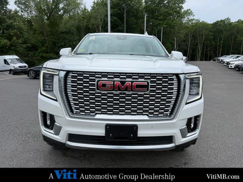 Used 2023 GMC Yukon XL Denali AWD/4WD image 3