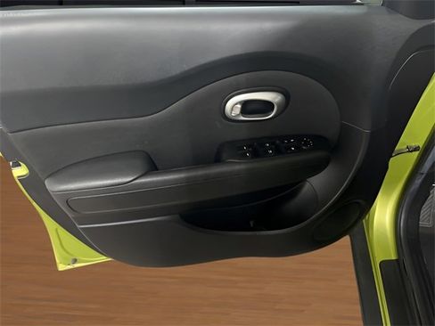 Used 2014 Kia Soul + image 12