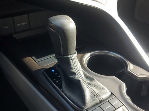 Used 2023 Toyota Camry SE image 28