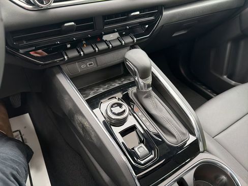 Certified 2025 GMC Canyon Elevation w/ Convenience Package image 15