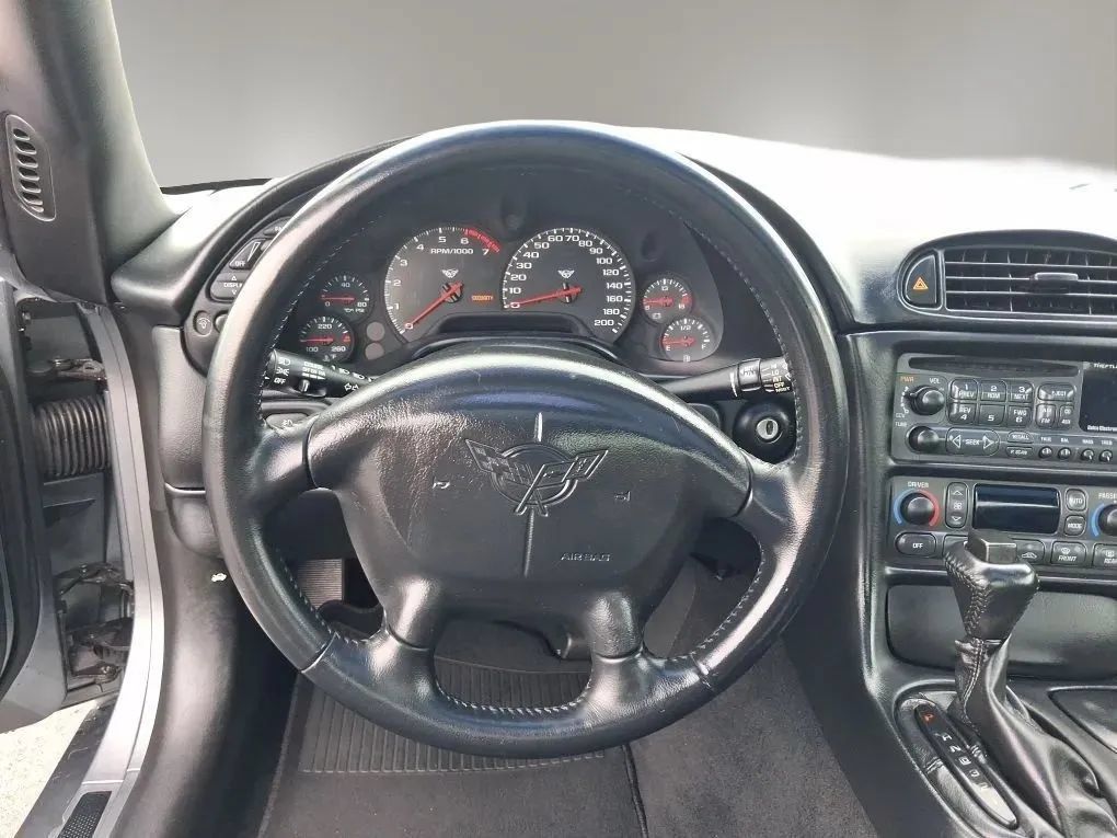 Used 2004 Chevrolet Corvette Coupe w/ Preferred Equipment Group RWD image 23