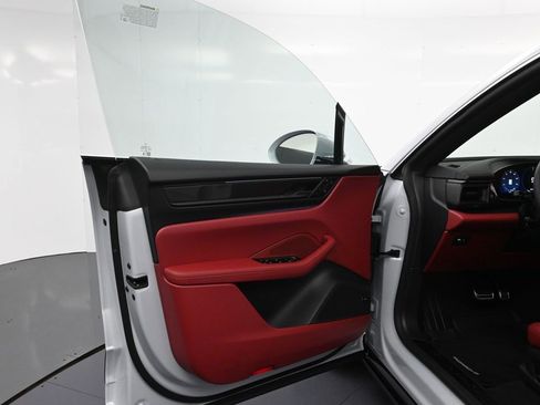 Used 2025 Porsche Macan Turbo Electric image 15