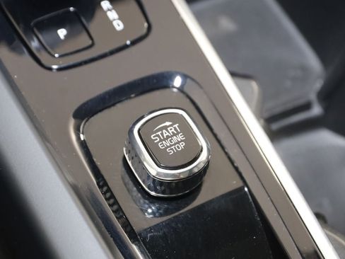 Used 2023 Volvo XC60 B5 Plus image 27