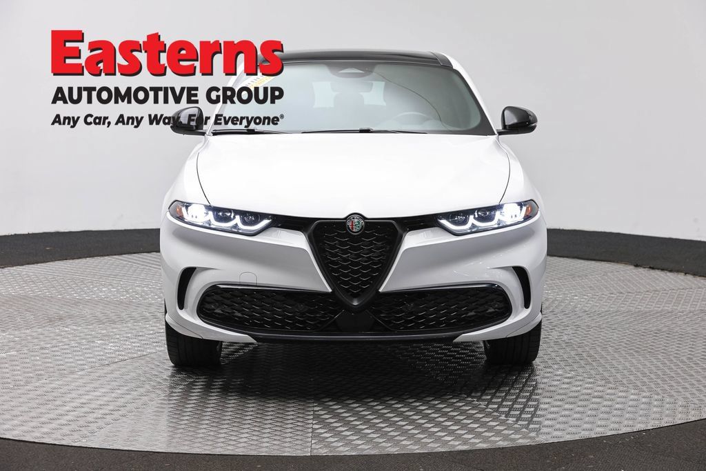 Used 2025 Alfa Romeo Tonale Tributo Italiano AWD/4WD image 2