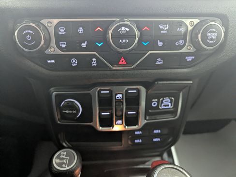 Used 2024 Jeep Wrangler Unlimited Sport image 19