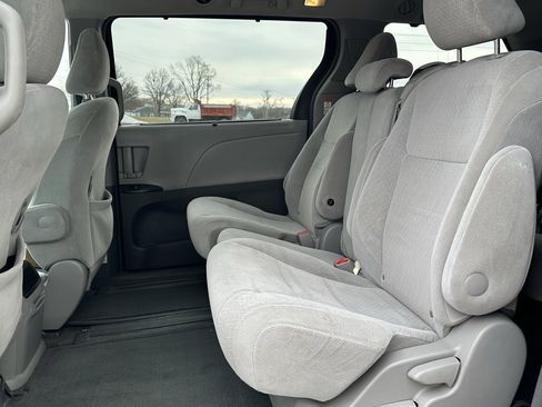 Used 2015 Toyota Sienna LE image 12