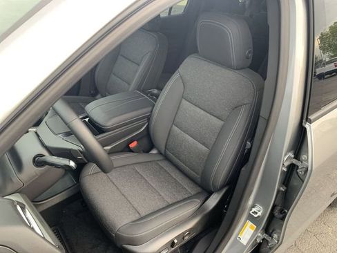 Used 2025 Chevrolet Traverse LT w/ Driver Confidence Package FWD image 19