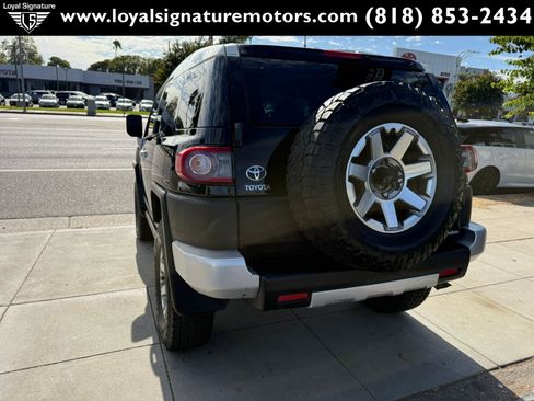 Used 2014 Toyota FJ Cruiser 4WD w/ Upgrade Package image 5