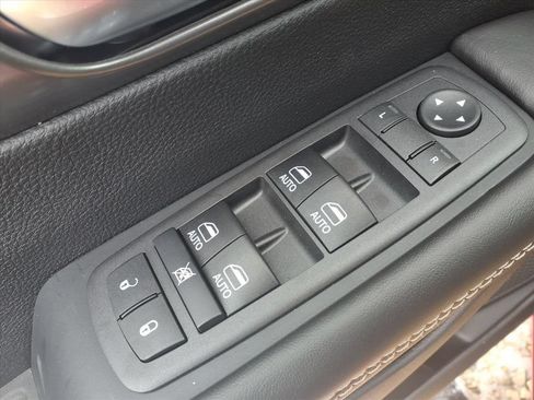 New 2026 Chrysler Pacifica Select AWD/4WD image 12