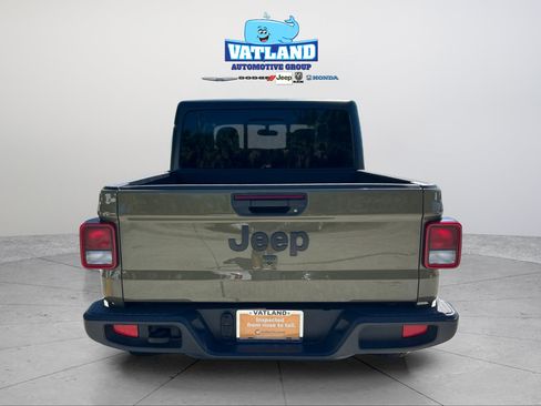 Certified 2025 Jeep Gladiator Sport AWD/4WD image 4