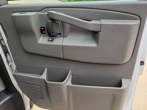 Used 2018 Chevrolet Express 2500 w/ Driver Convenience Package RWD image 17