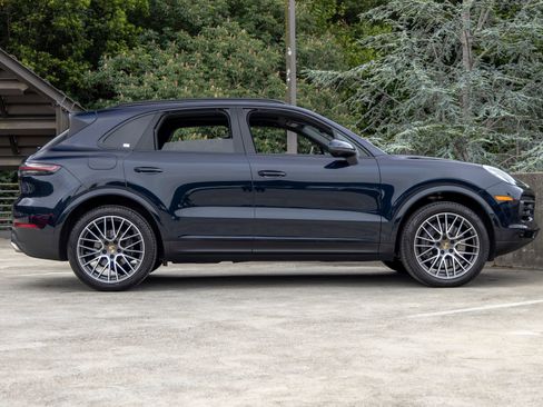 Certified 2022 Porsche Cayenne AWD/4WD image 11