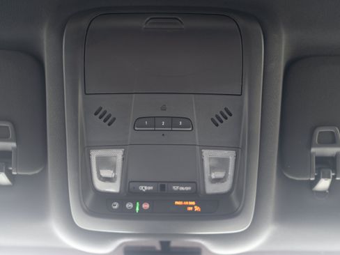 Used 2023 Chevrolet Equinox Premier FWD image 24