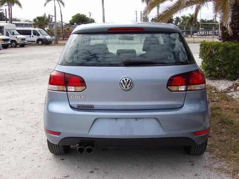 Used 2011 Volkswagen Golf 4-Door image 6