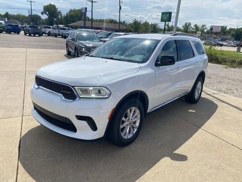 Used 2024 Dodge Durango SXT image 2