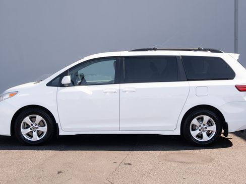Used 2020 Toyota Sienna LE image 28