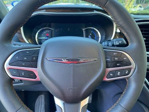 Used 2023 Chrysler Pacifica Pinnacle image 29