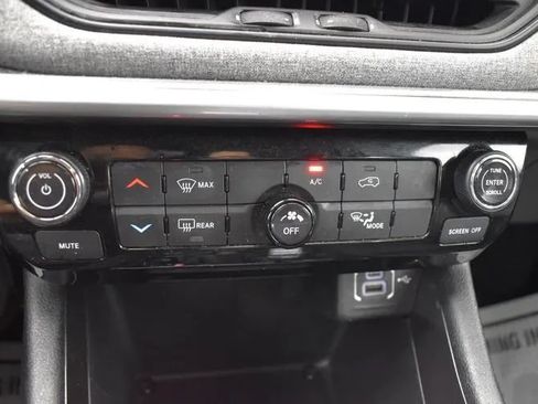 Used 2024 Jeep Compass Latitude AWD/4WD image 33