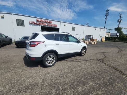 Used 2018 Ford Escape SE w/ SE Sync 3 Package AWD/4WD image 12