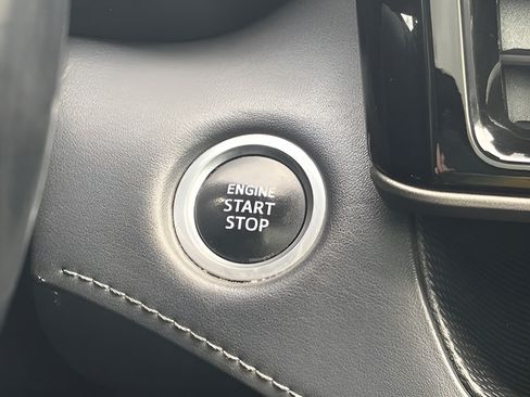 Used 2021 Toyota Highlander XLE FWD image 24