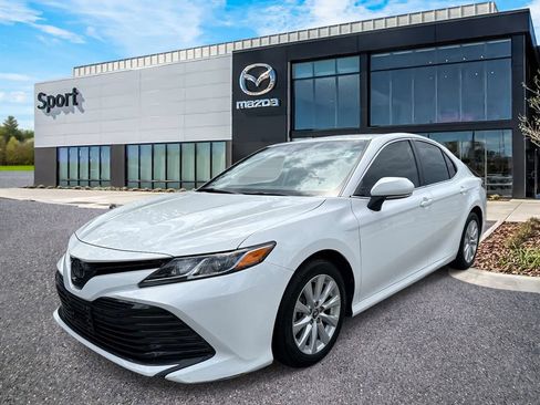 Used 2020 Toyota Camry LE w/ Convenience Package FWD image 7