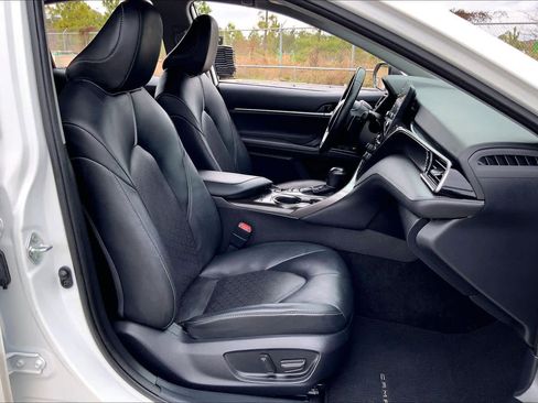 Used 2022 Toyota Camry XSE w/ Cold Weather Package image 9