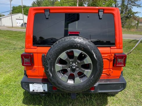 Used 2018 Jeep Wrangler Unlimited Sahara AWD/4WD image 6