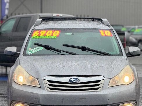 Used 2010 Subaru Outback 3.6R Limited image 2