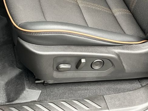 Used 2024 GMC Canyon AT4 w/ Technology Package image 10