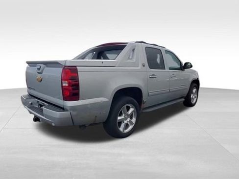 Used 2013 Chevrolet Avalanche LT image 8