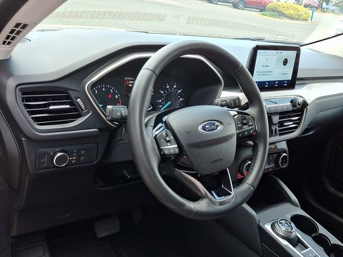 Used 2022 Ford Escape SE w/ SE Sport Appearance Package image 17