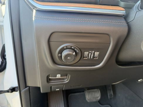 Used 2023 Jeep Grand Cherokee L Summit image 18