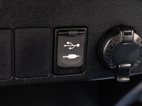 Used 2015 Toyota RAV4 LE AWD/4WD image 26