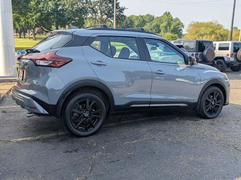 Used 2023 Nissan Kicks SR w/ Exterior Package FWD image 9