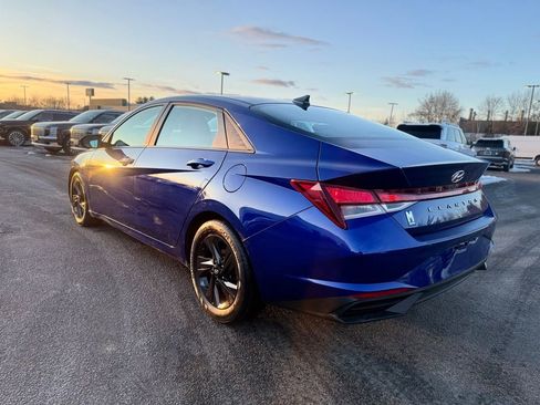 Certified 2022 Hyundai Elantra SEL w/ Convenience Package image 2