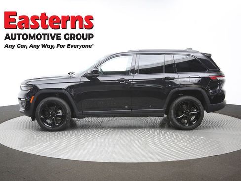 Used 2023 Jeep Grand Cherokee Limited w/ Black Appearance Package AWD/4WD image 61