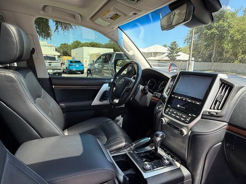 Used 2019 Toyota Land Cruiser w/ Four Season Floor Mat Package AWD/4WD image 31