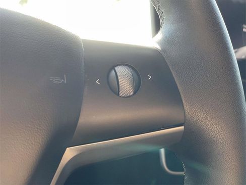 Used 2024 Tesla Model Y Performance image 11