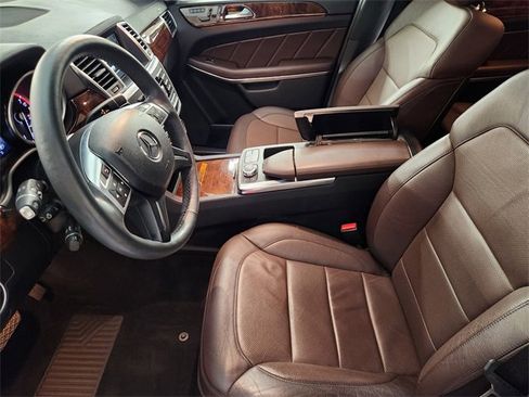 Used 2015 Mercedes-Benz GL 550 4MATIC image 13