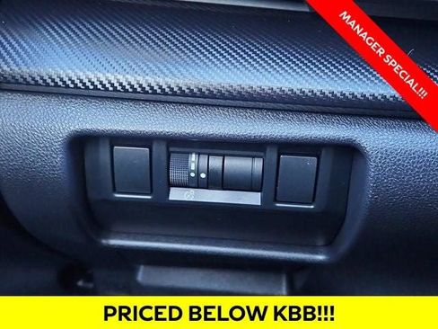 Used 2024 Subaru Crosstrek 2.0i Premium image 39