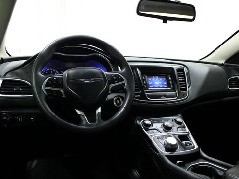 Used 2015 Chrysler 200 Limited FWD image 2
