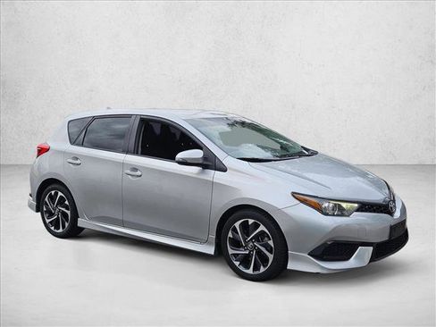 Used 2018 Toyota Corolla iM image 3