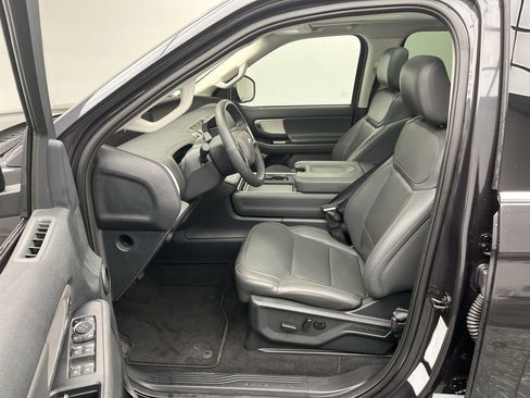 Used 2025 Ford Expedition Active image 3