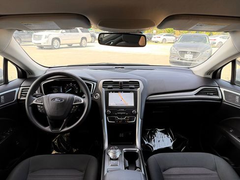 Used 2019 Ford Fusion SE FWD image 23