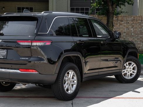 Used 2022 Jeep Grand Cherokee Laredo w/ Luxury Tech Group I image 18