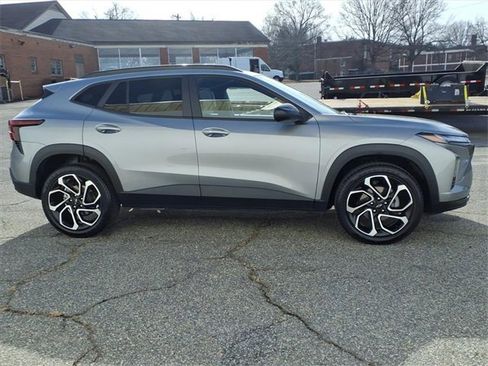 Certified 2024 Chevrolet Trax RS w/ Driver Confidence Package image 6