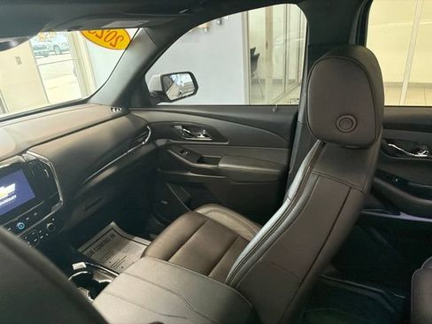 Used 2023 Chevrolet Traverse High Country AWD/4WD image 36