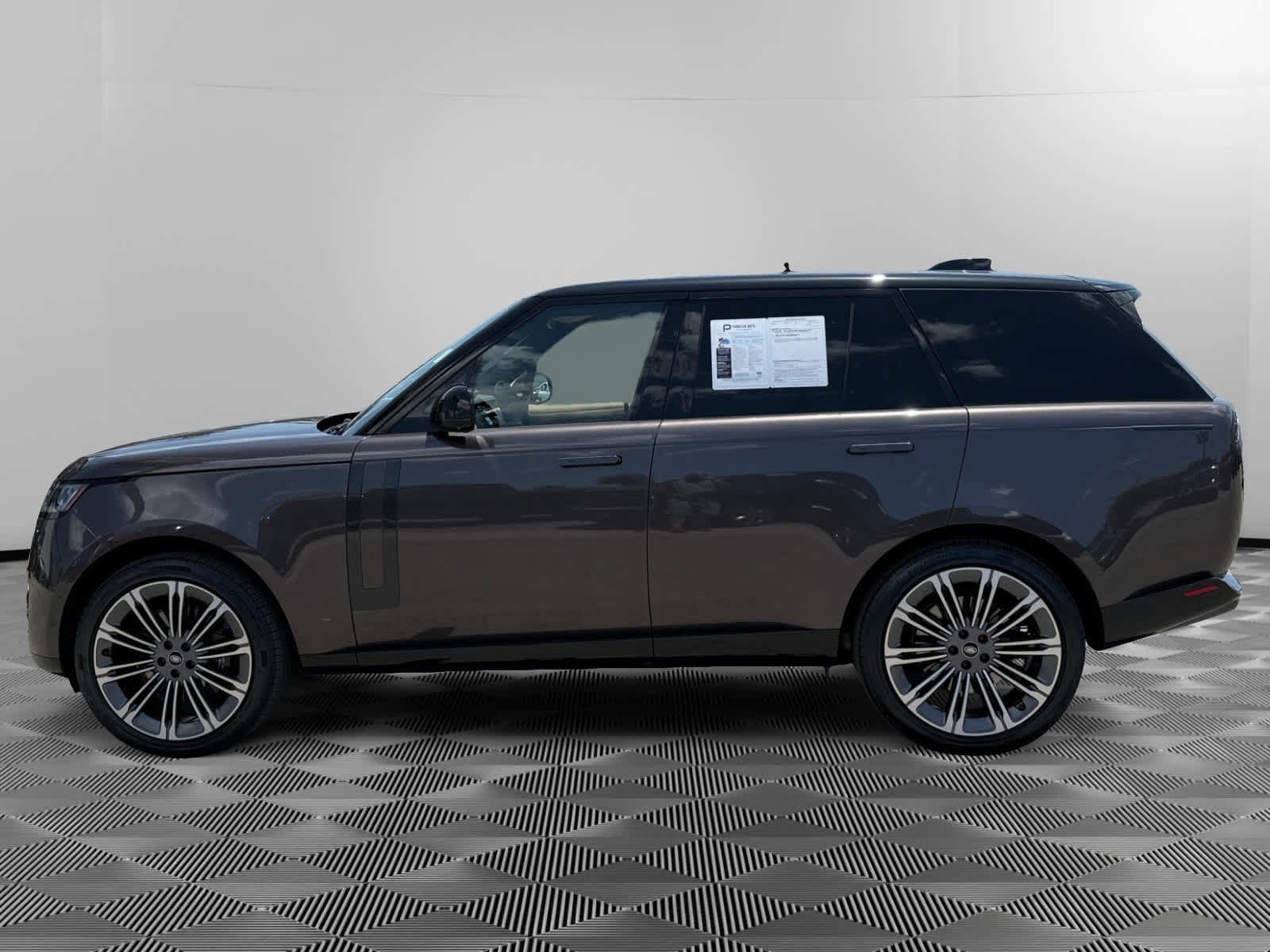 Used 2025 Land Rover Range Rover SE AWD/4WD image 2